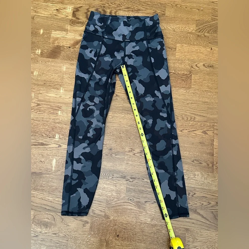 ATHLETA Lightning Camo 7/8 Tight Legging Size XS - Picture 12 of 16